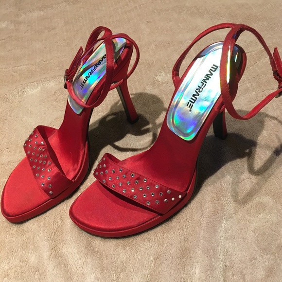 MAINFRAME Retro Red Satin Heels - Picture 3 of 12